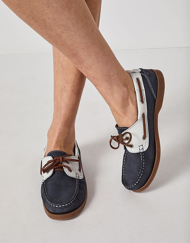 womens boat shoes